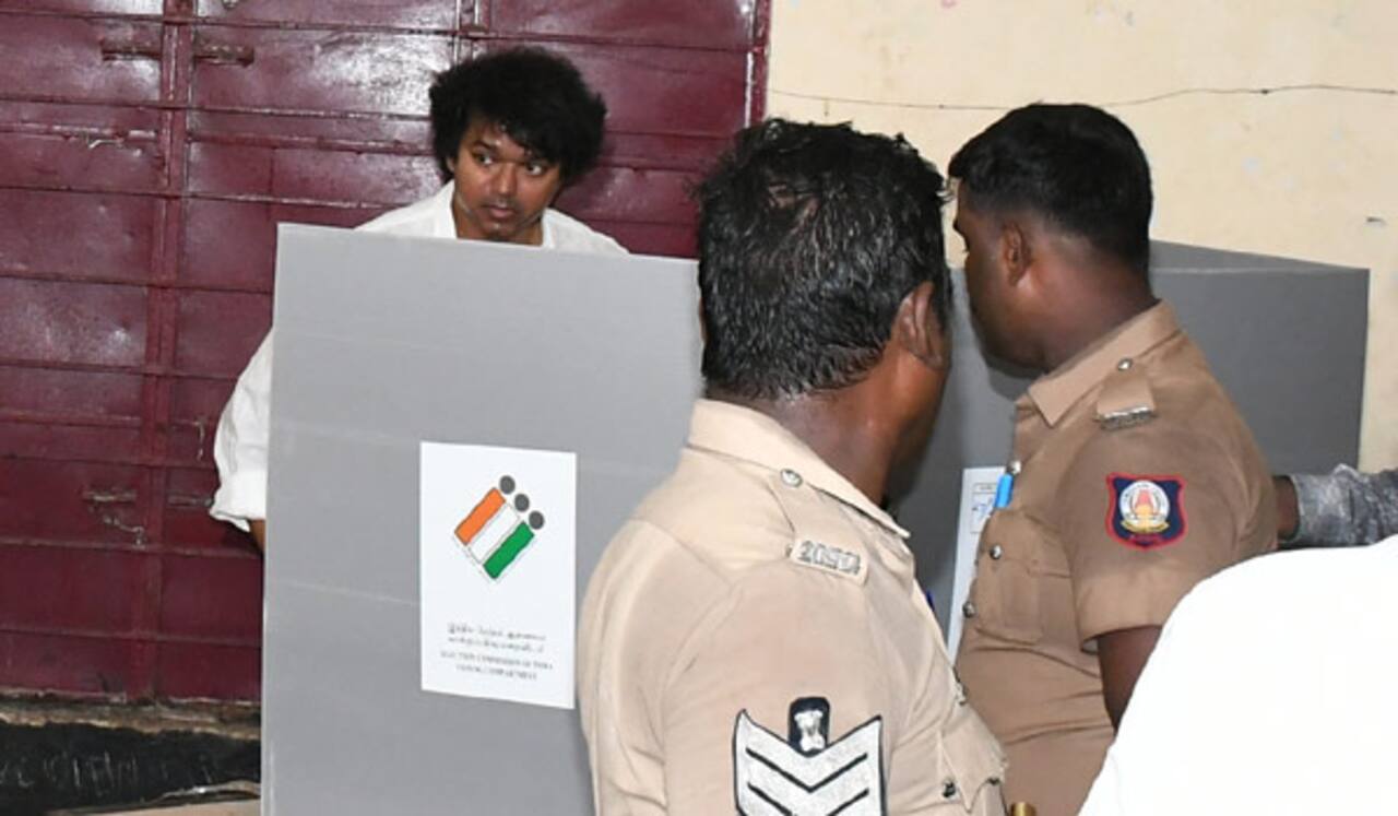 அரசியல் கட்சித் தலைவராக இருந்து விஜய் செய்தது சரியா ?