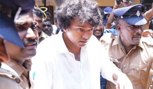 தேர்தல் விதி மீறல் : விஜய் மீது சென்னை கமிஷனர் அலுவலகத்தில் புகார்