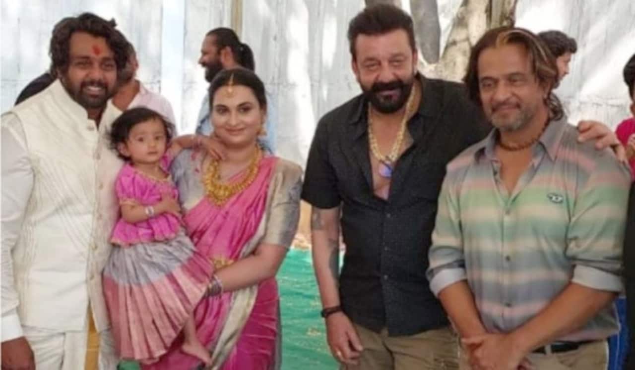 துருவா சார்ஜா வீட்டு விழாவில் குடும்பத்துடன் பங்கேற்ற சஞ்சய் தத்