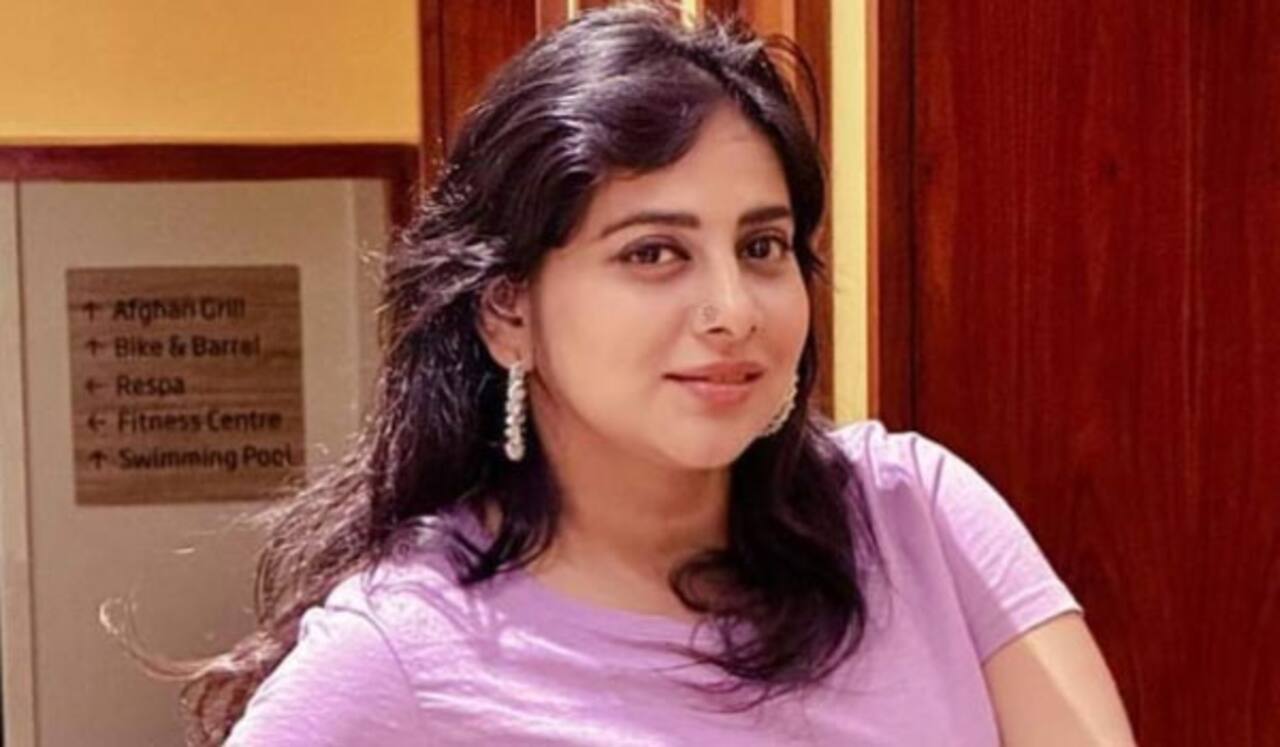 நடனத்தை கிண்டலடித்தவர்களுக்கு உருக்கமாக கோரிக்கை வைத்த ஜிமிக்கி கம்மல் நடிகை
