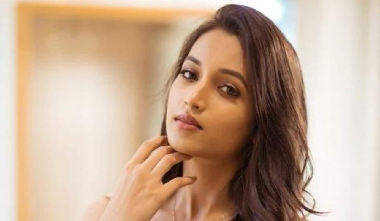 பிரபாஸ் படத்தில் நடனமாடும் ஸ்ரீநிதி ஷெட்டி