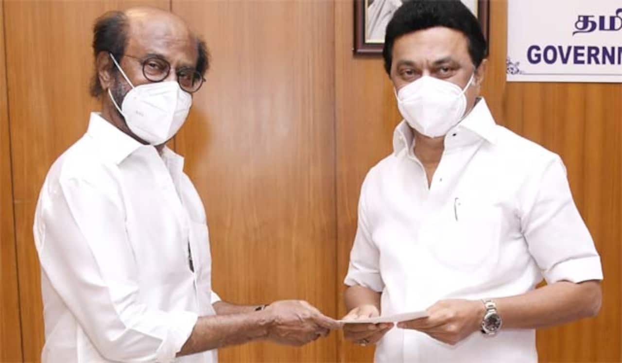 முதல்வரை சந்தித்து கொரோனா தடுப்பு நிதியாக ரூ.50 லட்சம் வழங்கிய ரஜினி