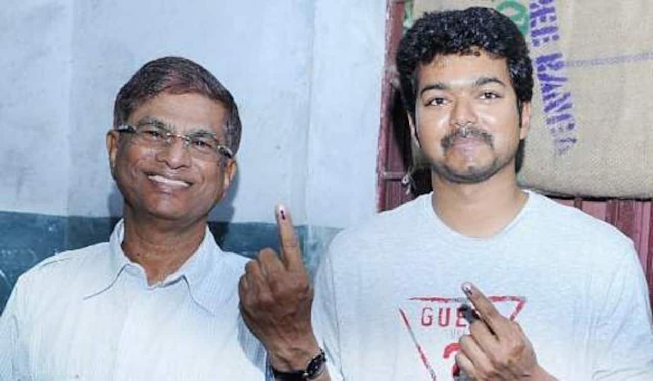 விஜய் மக்கள் இயக்கம் கலைப்பு: நீதிமன்றத்தில் எஸ்.ஏ.சி தகவல்