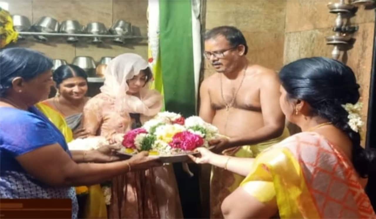 பண்ணாரி அம்மன் கோவிலில் சமந்தா வழிபாடு