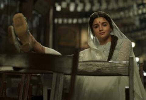 ஆலியா பட் பட டீசர் : ரசிகர்கள் கிண்டல்