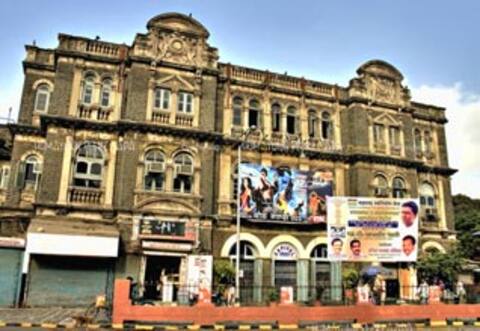 மகாராஷ்டிராவில் தியேட்டர்கள் மூடல்