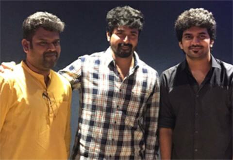 லிப்ட்-ல் பாடிய சிவகார்த்திகேயன்