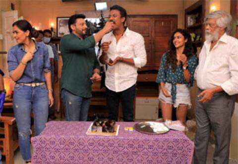 ‛அந்தகன் படப்பிடிப்பில் சமுத்திரகனி பிறந்தநாள் கொண்டாட்டம்