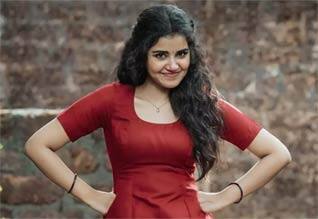 பீஹார் அரசு தேர்வு முடிவில் நடிகை அனுபமாவின் படம்