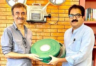 பீகே படத்தின் நெகட்டிவ்வை ஒப்படைத்த ராஜ்குமார் ஹிரானி