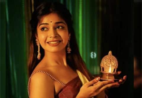 ஓணம் ஸ்பெஷல் போட்டோவை வெளியிட்ட தர்ஷா; வாயடைத்து போன ரசிகர்கள்
