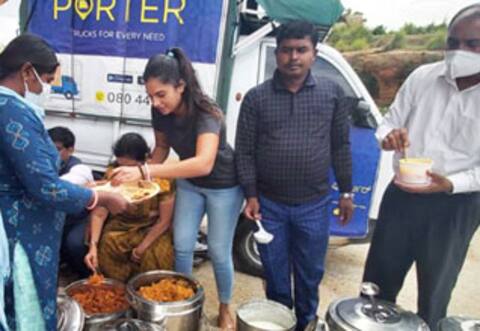 சமூக சேவையில் பிசியாக இருக்கும் தான்யா ஹோப்