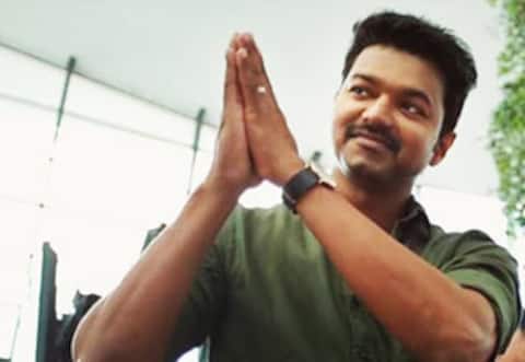 உள்ளாட்சி தேர்தலில் வெற்றி பெற்ற நிர்வாகிகளை சந்தித்த விஜய்