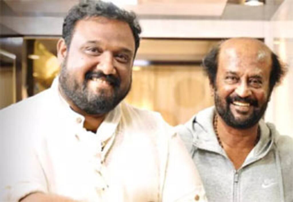 இயக்குனர் சிவாவுக்கு தங்கசெயின் பரிசளித்த ரஜினி