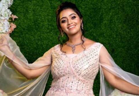 காயத்ரியின் அசத்தல் போட்டோ ஷூட்