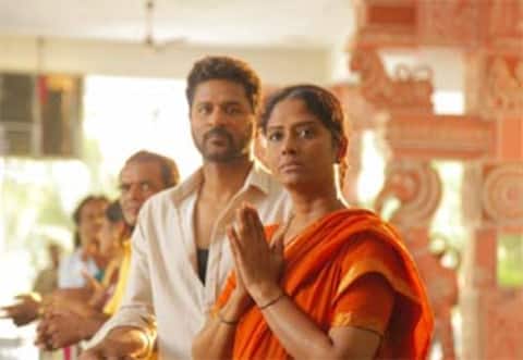 குடும்ப பாசத்தை சொல்லும் தேள்