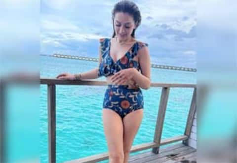 டூ பீஸ் புகைப்படங்கள்: மீண்டும் பரபரப்பை ஏற்படுத்தும் ஹன்சிகா!