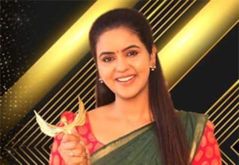 சிறந்த நடிகைக்கான விருதை மீண்டும் வென்ற கயல் நடிகை!