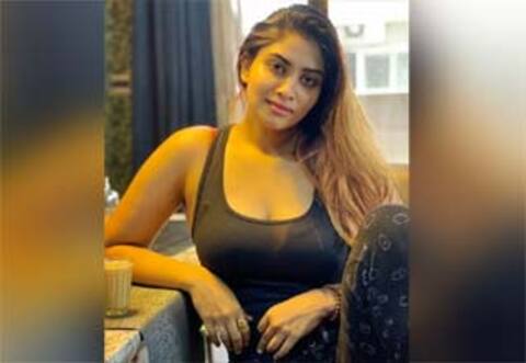 ரசிகர்களை அதிரவிட்ட ஷிவானியின் கிளாமர் போட்டோக்கள்