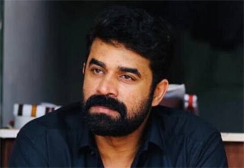 பாலியல் புகாருக்கு ஆளான நடிகர் விஜய்பாபு கைதாகி, விடுவிப்பு