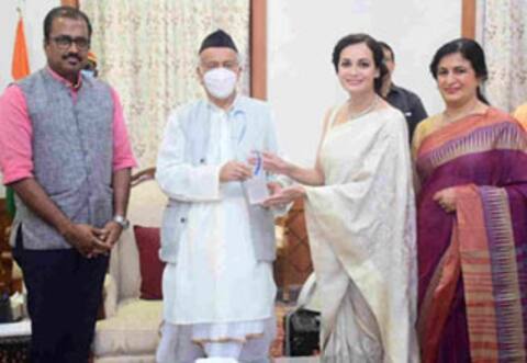 நடிகை தியா மிர்சாவுக்கு அன்னை தெரசா விருது