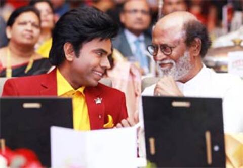 சூப்பர் ஸ்டாருடன் திடீர் ஸ்டார்: படம் வெளியிட்டு லெஜண்ட் சரவணன் நெகிழ்ச்சி