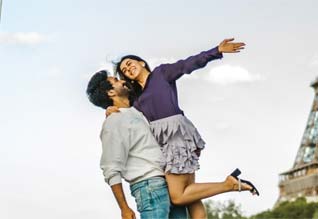 பாரிஸ் நகரில் ஆதி - நிக்கி கல்ராணி கொண்டாட்டம்