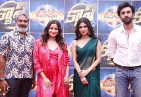 பிரம்மாஸ்திரா புரமோஷன் நிகழ்ச்சியில் அசத்த நினைத்த ராஜமவுலி : தகர்ந்த கனவு