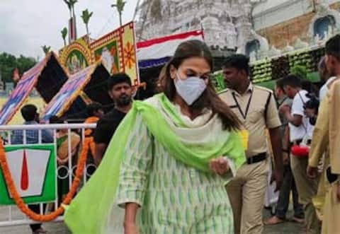 திருப்பதி கோவிலில் சாமி தரிசனம் செய்த ஐஸ்வர்யா ரஜினி!
