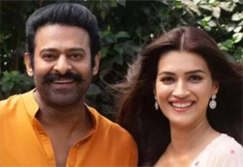 பிரபாஸ், கிரித்தி சனோன் காதலா ? ரசிகர்களின் பரபரப்பு பதிவுகள்