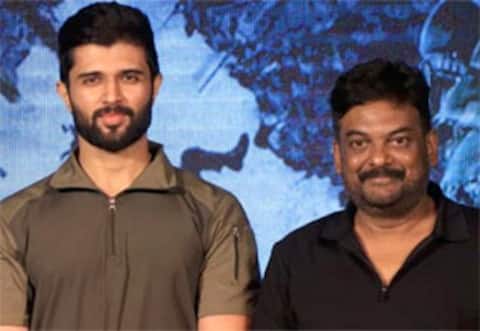 லைகர் தோல்வி பஞ்சாயத்து : வீட்டை முற்றுகையிடும் போராட்டம்