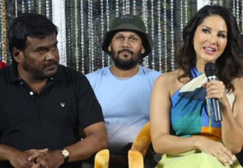 கண்கலங்கிய இயக்குனருக்கு ஆறுதல் சொன்ன சன்னி லியோன்
