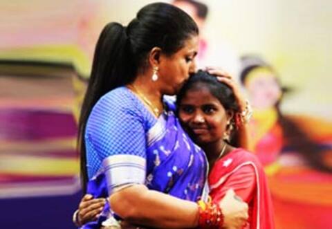 ஏழை மாணவியை டாக்டராக்கும் ரோஜா