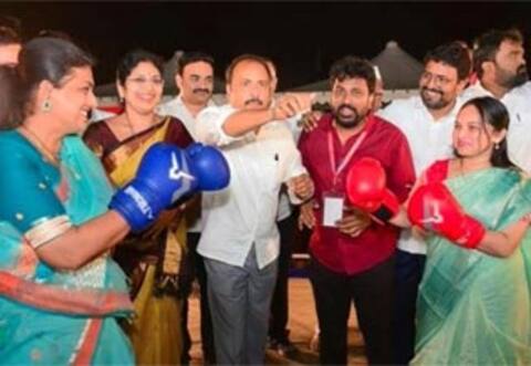 பாக்ஸராக கோதாவில் குதித்த நடிகை ரோஜா