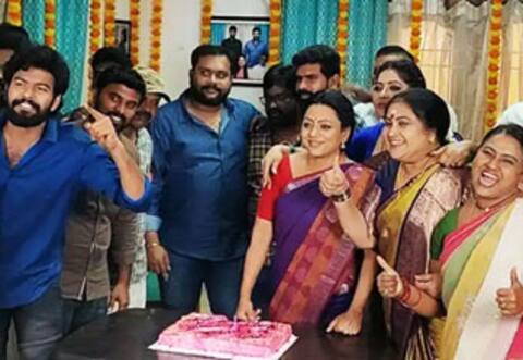 700 எபிசோட்களை கடந்த பாக்யலட்சுமி: கேக் வெட்டி கொண்டாட்டம்