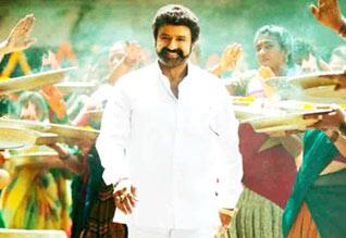 அமெரிக்காவில் அட்ராசிட்டி: தெலுங்கு ரசிகர்களை வெளியேற்றிய போலீஸ்