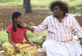 பொம்மை நாயகி யோகி பாபுவுக்கு விருதுகளை பெற்றுத் தருவாளா?