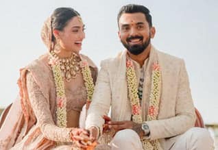 கிரிக்கெட் வீரரை மணந்த பாலிவுட் நடிகை அதியா ஷெட்டி