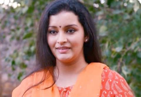 இதய நோயுடன் போராடும் ரேணு தேசாய்