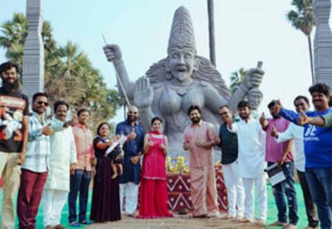 12 வேடங்களில் நடிக்கும் சேத்தன் சீனு