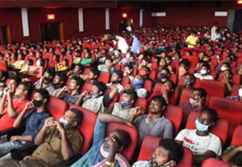 தியேட்டர்களில் மாஸ்க் அணிவது கட்டாயமாகிறது