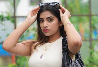மஞ்சு வாரியரின் மகளாக நடிக்க அழைத்து அத்துமீறினார்கள் : நடிகை மாளவிகா ஸ்ரீநாத்
