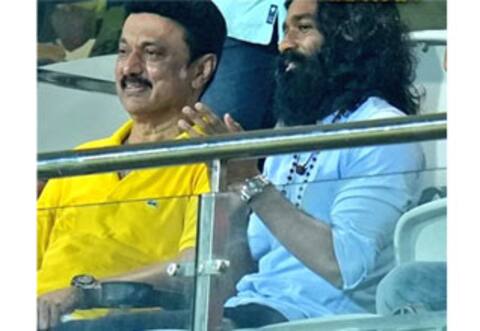 முதல்வருடன் கிரிக்கெட் போட்டியை ரசித்த தனுஷ்