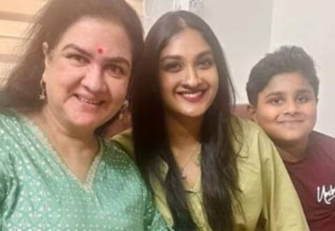 மகளுடன் இருக்கும் புகைப்படத்தை வெளியிட்ட ஊர்வசி
