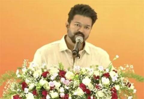 அசுரன் படம் எனக் குறிப்பிட விஜய் தயக்கம்; தனுஷ் ரசிகர்கள் வருத்தம்