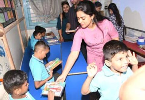 திடீர் சமூக சேவையில் சித்தி இத்னானி
