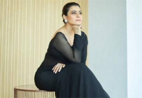 கருப்பு  தான் கஜோலுக்குப் புடிச்ச கலரு….