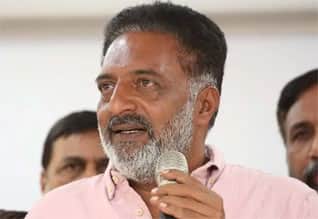 நடிகர் பிரகாஷ்ராஜ் கால் பட்ட இடத்தில் கோமியத்தை கொண்டு சுத்தம் செய்த மாணவர்கள்