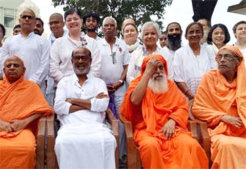 ரிஷிகேஷ் தயானந்த சரஸ்வதி ஆசிரமத்தில் ரஜினி