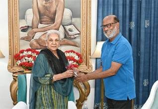 உ.பி., கவர்னரை சந்தித்த நடிகர் ரஜினிகாந்த்